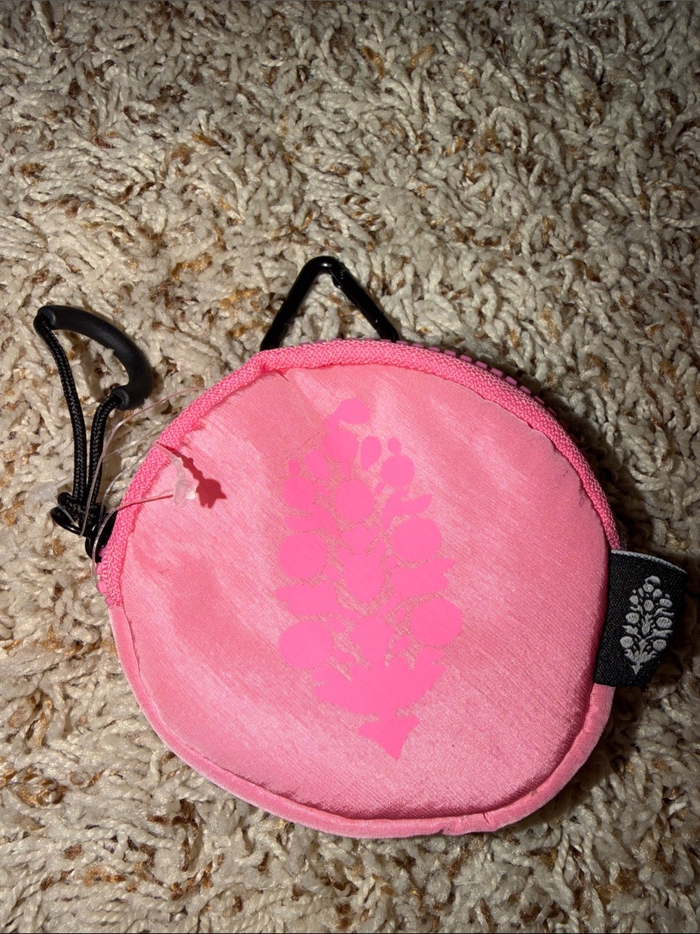 New FP Movement - Essentials Only Pouch - Picture 2 of 6